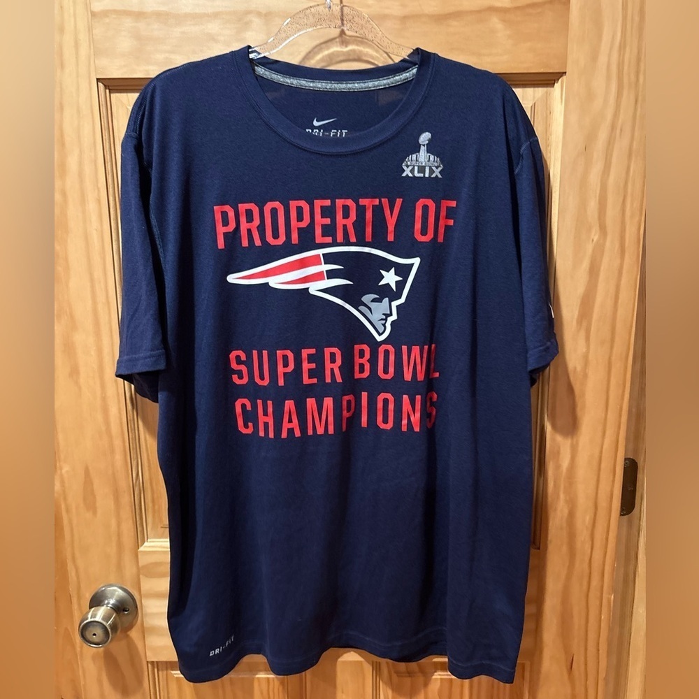 Nike New England Patriots Men's 2XL
Blue Football Champions Dri-Fit NFL T-
Shirt